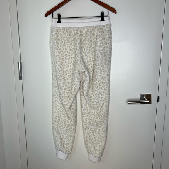 Old Navy Leopard Print Joggers - Picture 3 of 7